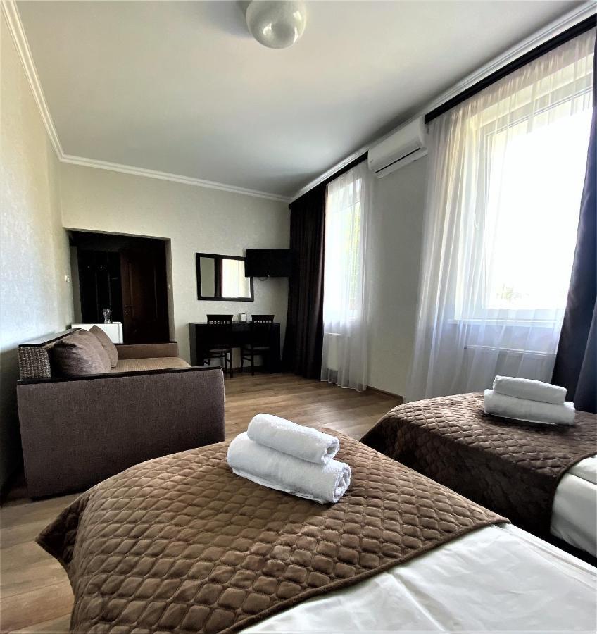 Hotel Koral Chernivtsi Exterior foto